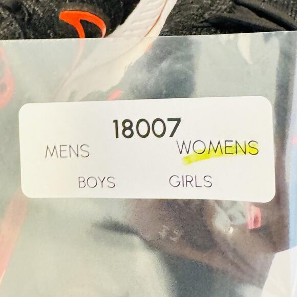 Nike Shoes Womens 7.5 Black Red React Infinity Run Flyknit Running Sneakers - Picture 13 of 13